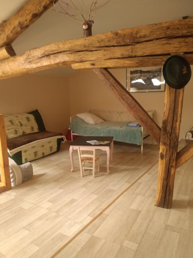 Maison De Campagne A La Ferme Pillac Exteriér fotografie