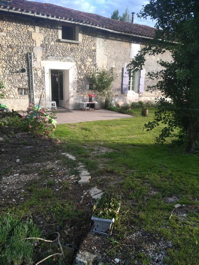 Maison De Campagne A La Ferme Pillac Exteriér fotografie